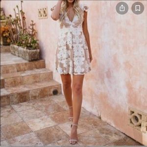 Vici |  Storia | Nude Lace v-neck mini Dress large